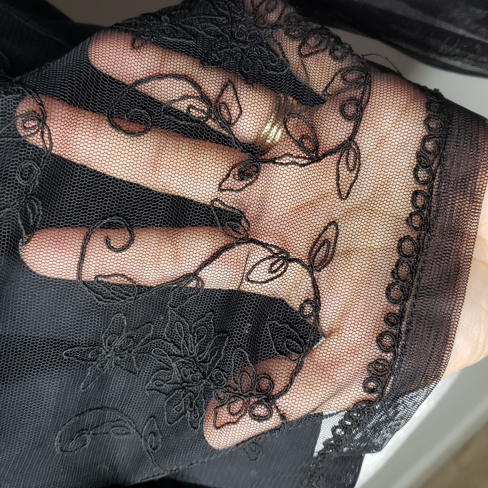 Vintage Petite Sophisticate Sheer Floral Embroidered Top Size M Grunge 90s Black - Picture 4 of 16